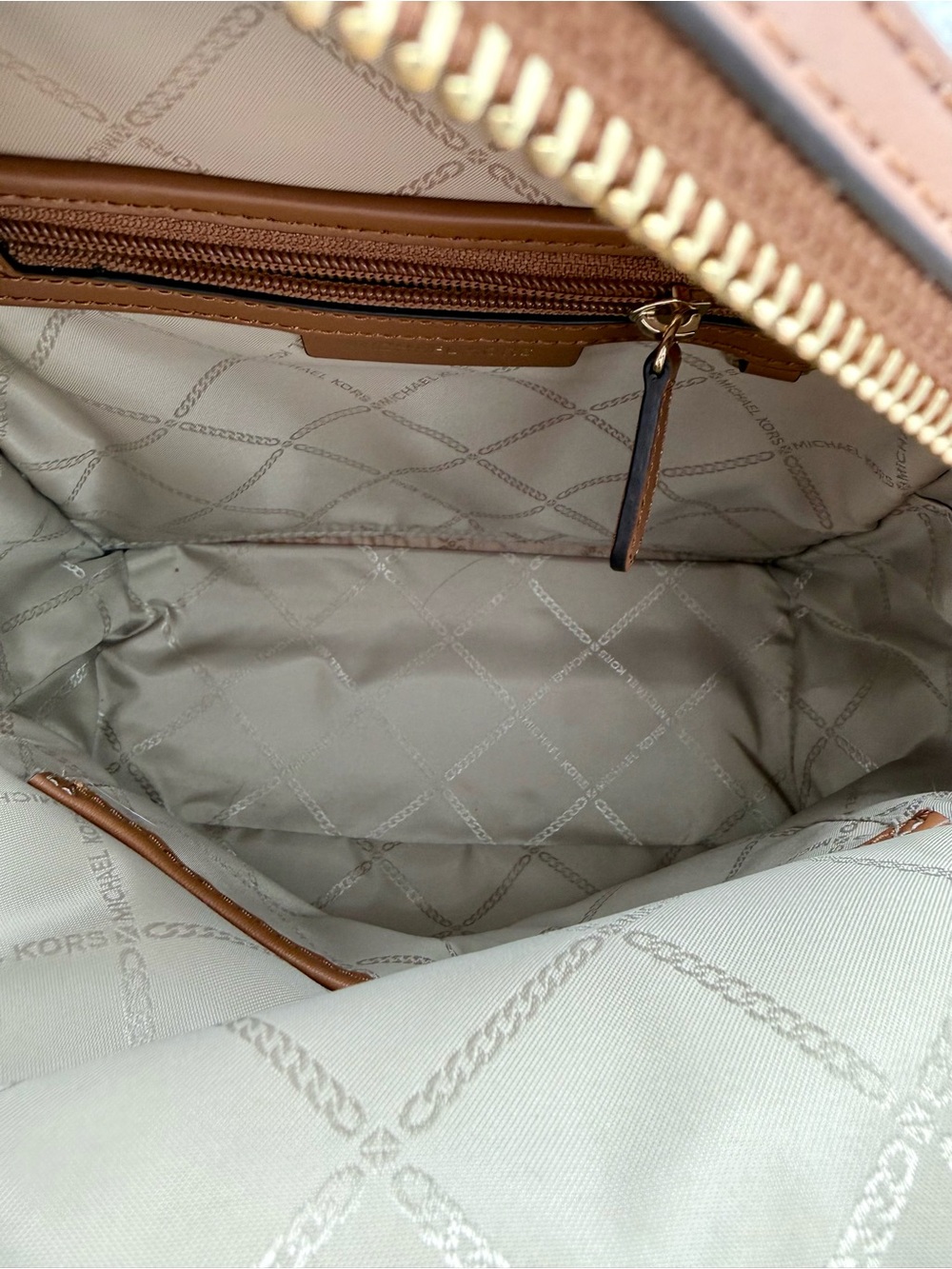Michael Kors Jaycee Medium Backpack Vanilla Signature Logo Luggage Trim - Picture 7 of 10